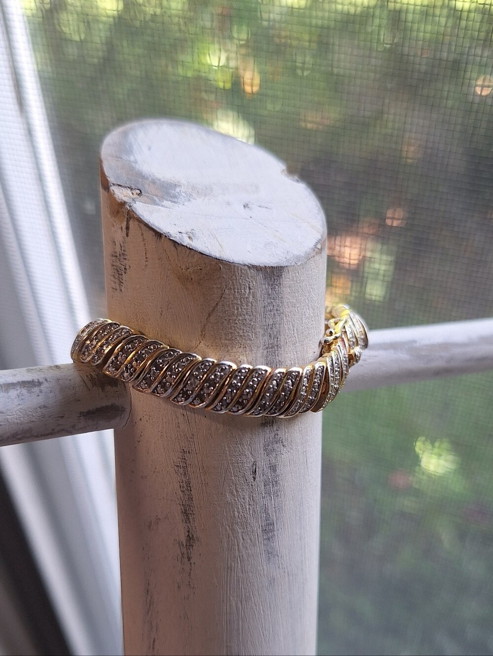 BR KRN Designer Vintage Gold Toned Bracelet 7 inches Fancy Evenings Event Bling
